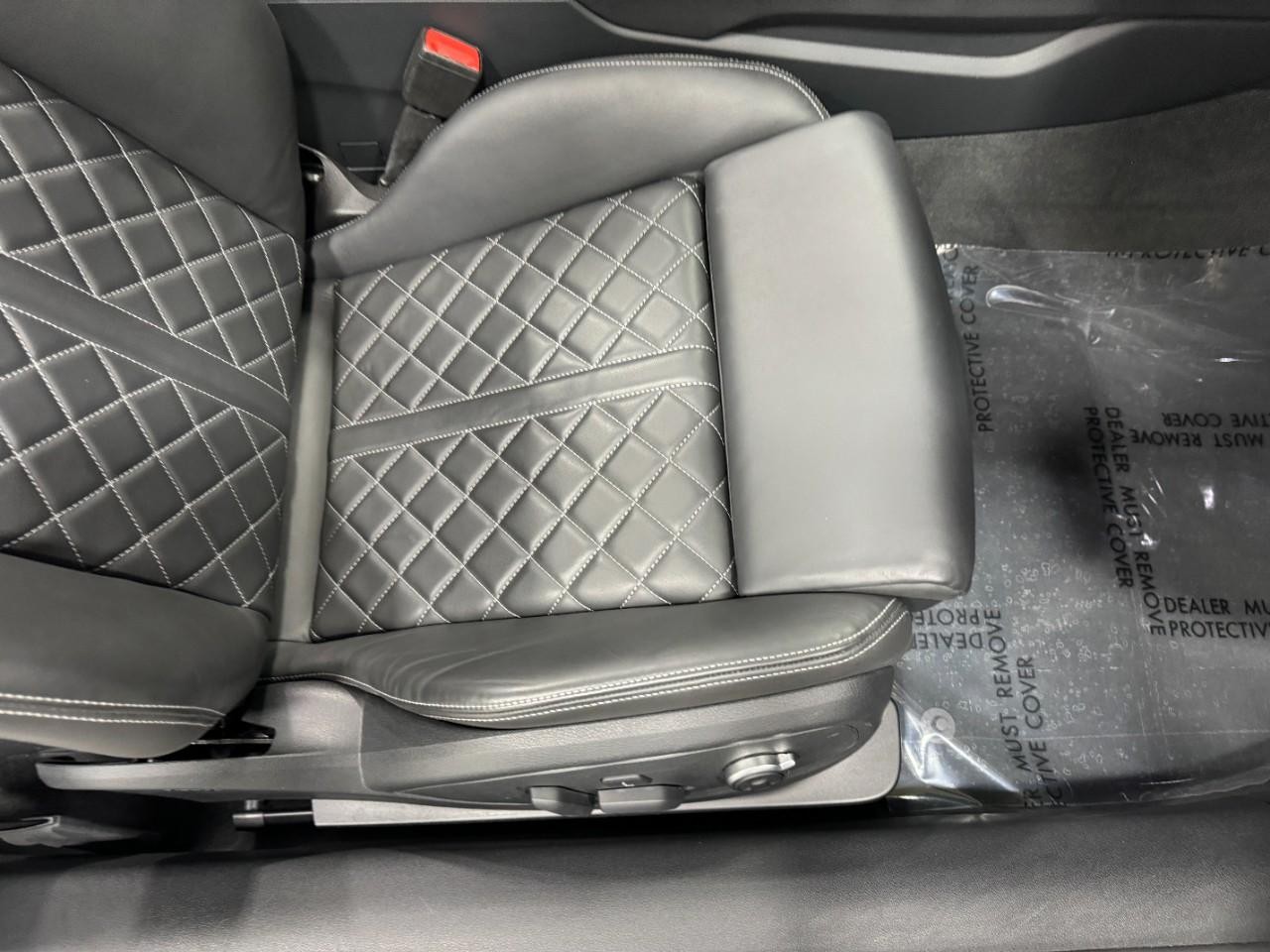 Audi S5 Cabriolet Vehicle Full-screen Gallery Image 19