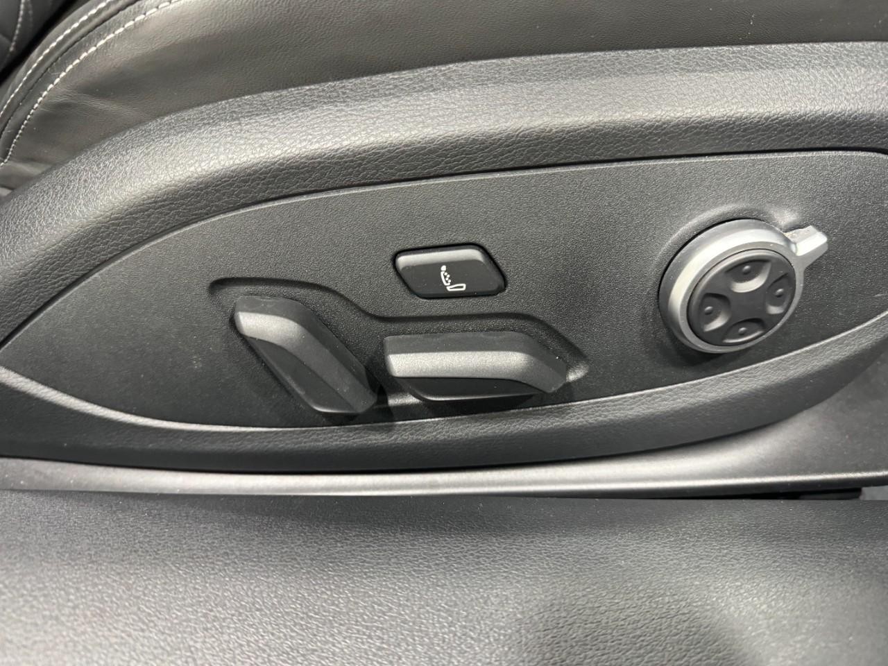 Audi S5 Cabriolet Vehicle Full-screen Gallery Image 20