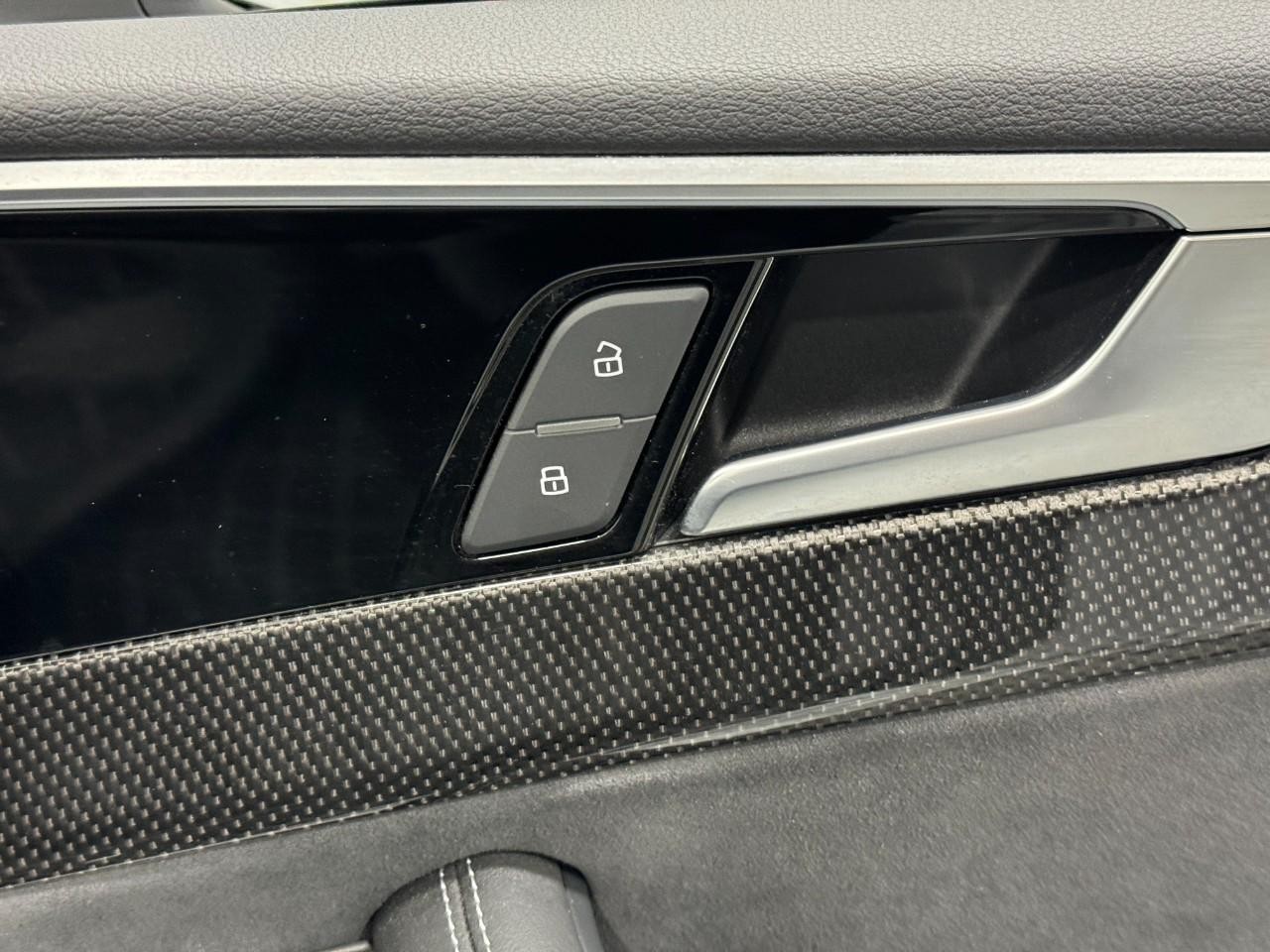 Audi S5 Cabriolet Vehicle Full-screen Gallery Image 21