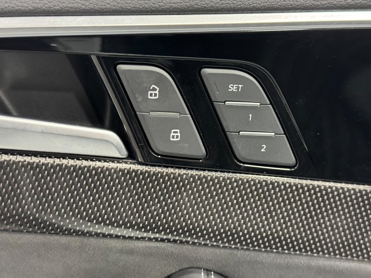 Audi S5 Cabriolet Vehicle Full-screen Gallery Image 23