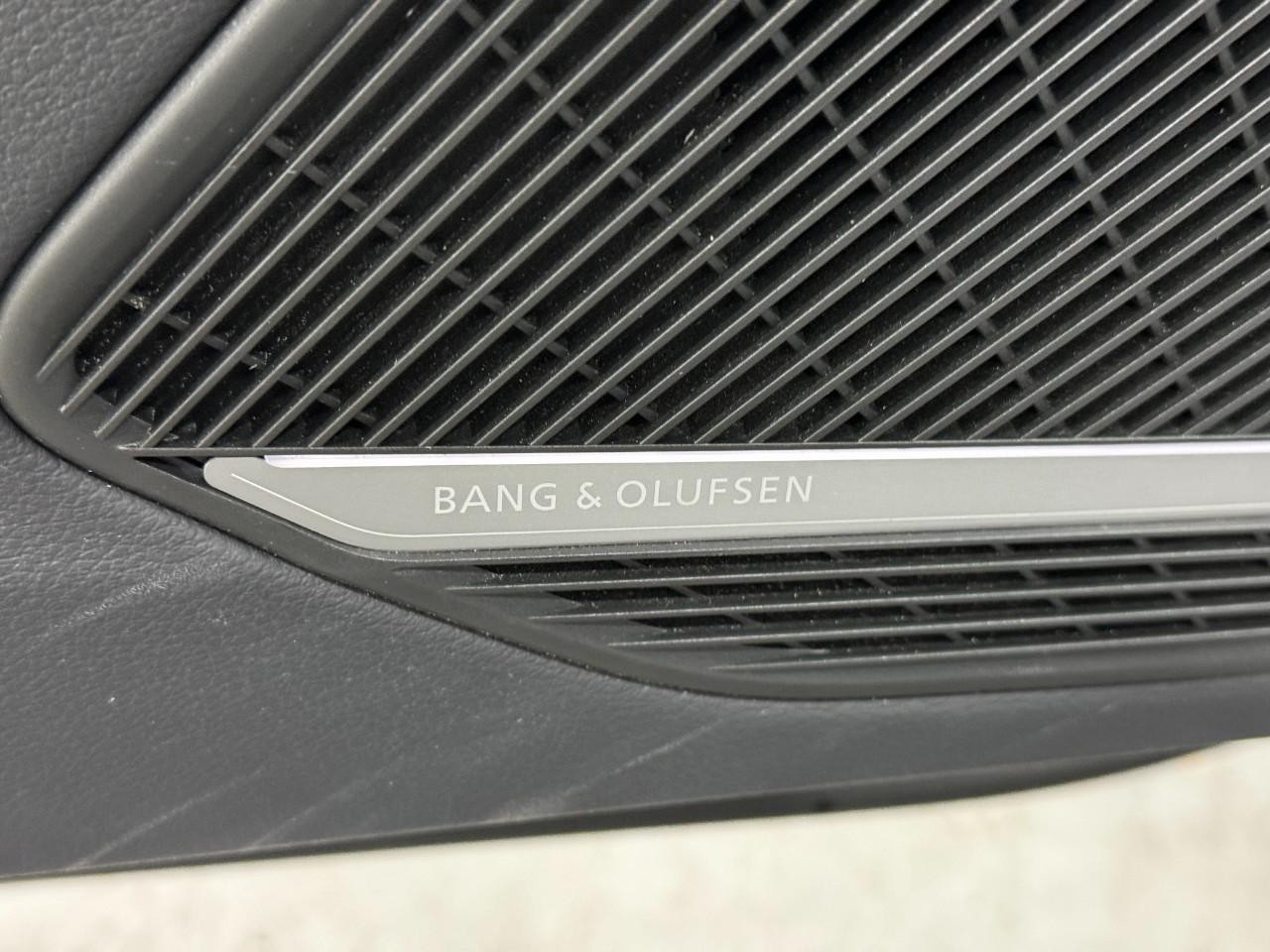 Audi S5 Cabriolet Vehicle Full-screen Gallery Image 26