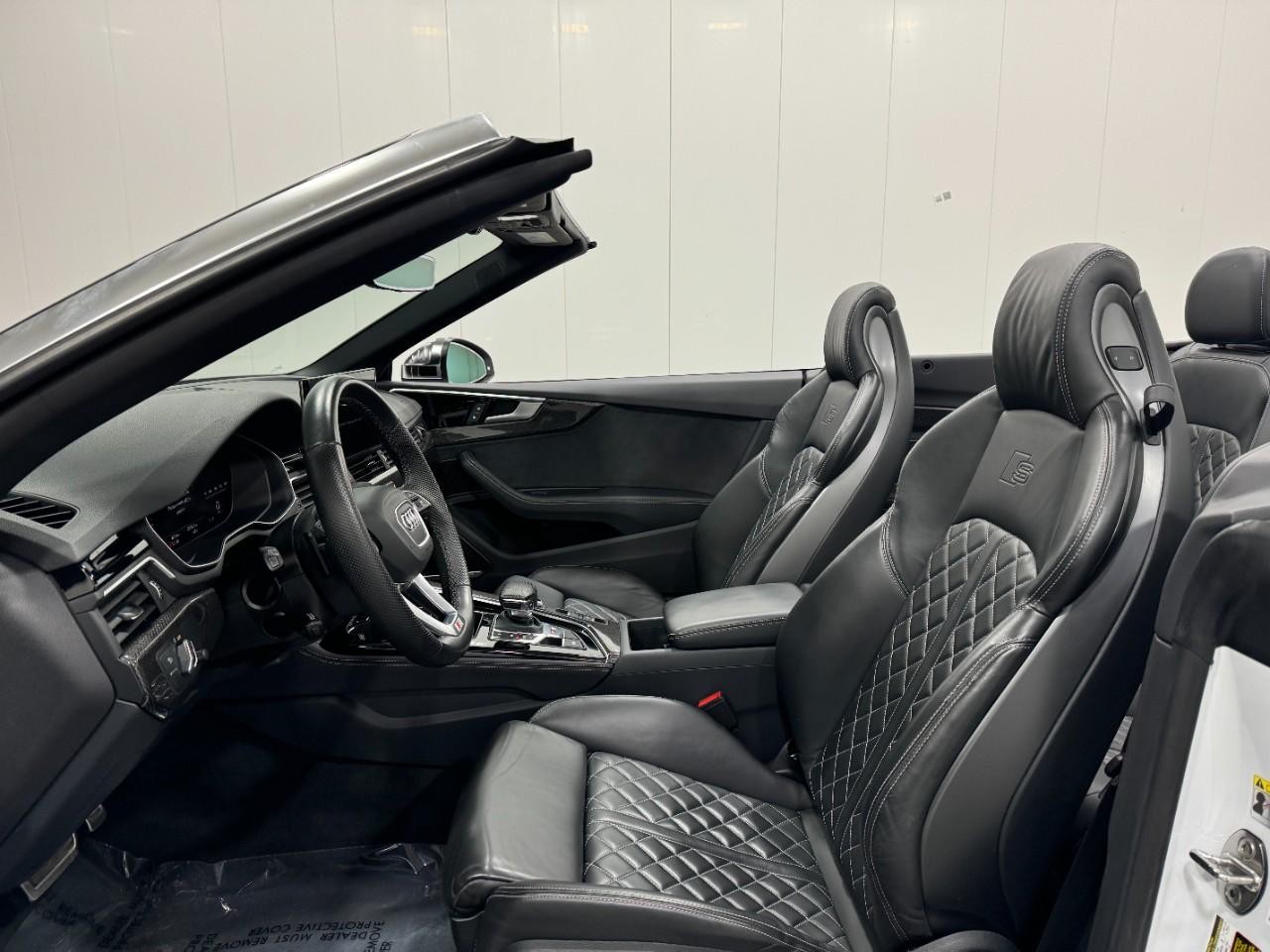 Audi S5 Cabriolet Vehicle Full-screen Gallery Image 27