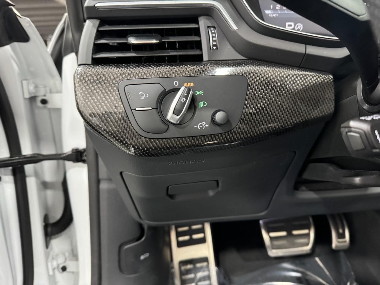 Audi S5 Cabriolet Vehicle Full-screen Gallery Image 30