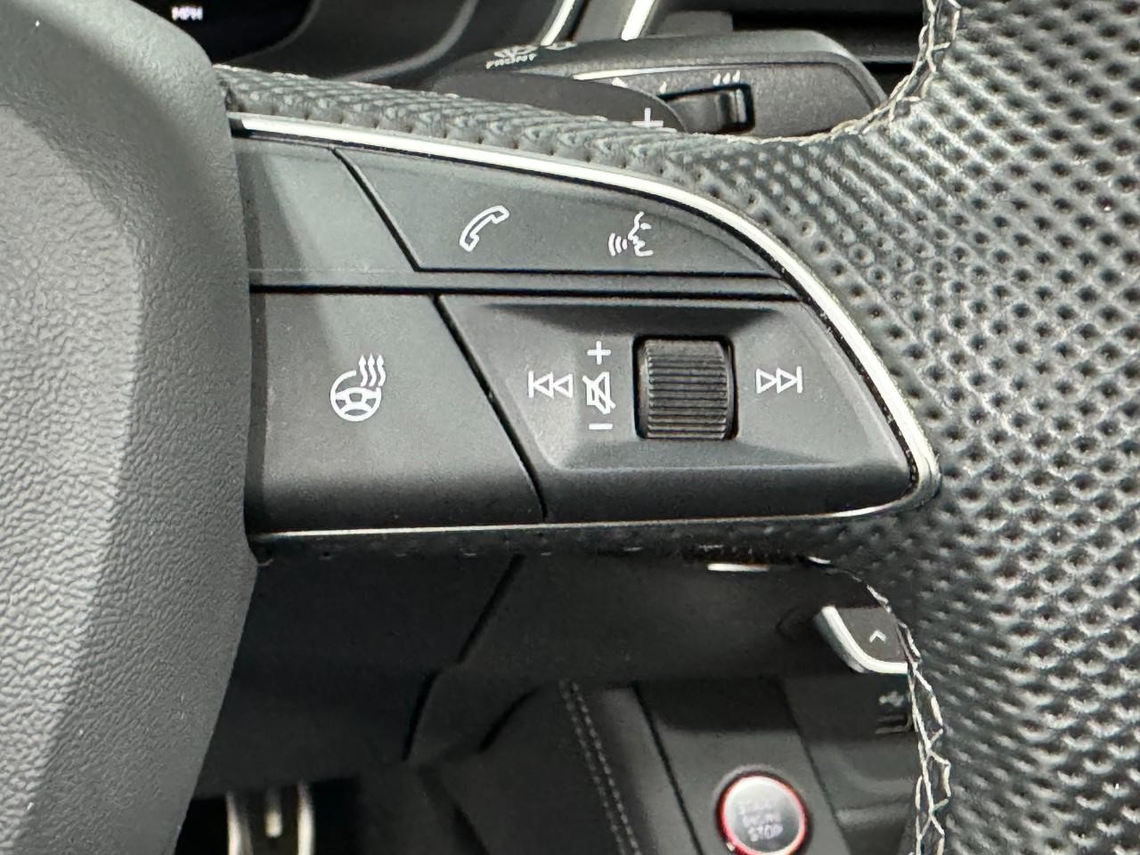 Audi S5 Cabriolet Vehicle Full-screen Gallery Image 33