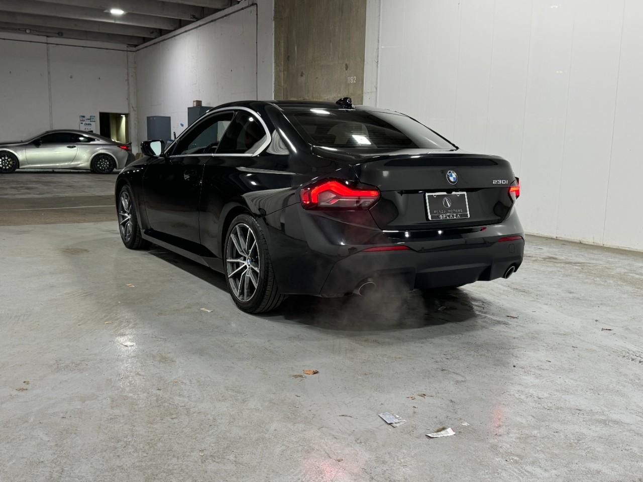 BMW 2 Series Vehicle Full-screen Gallery Image 3