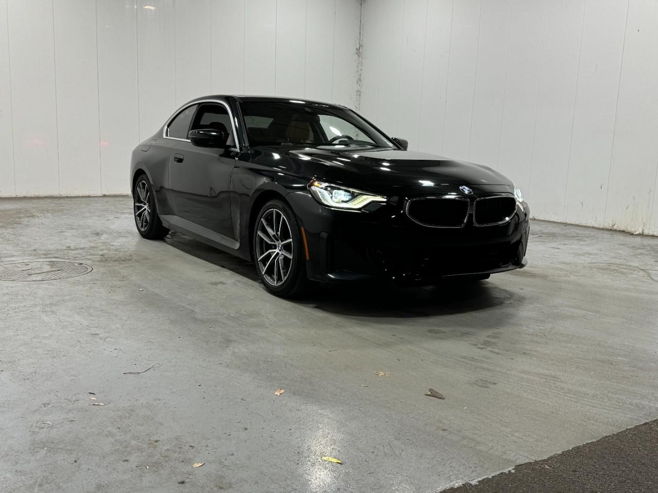 BMW 2 Series Vehicle Full-screen Gallery Image 6