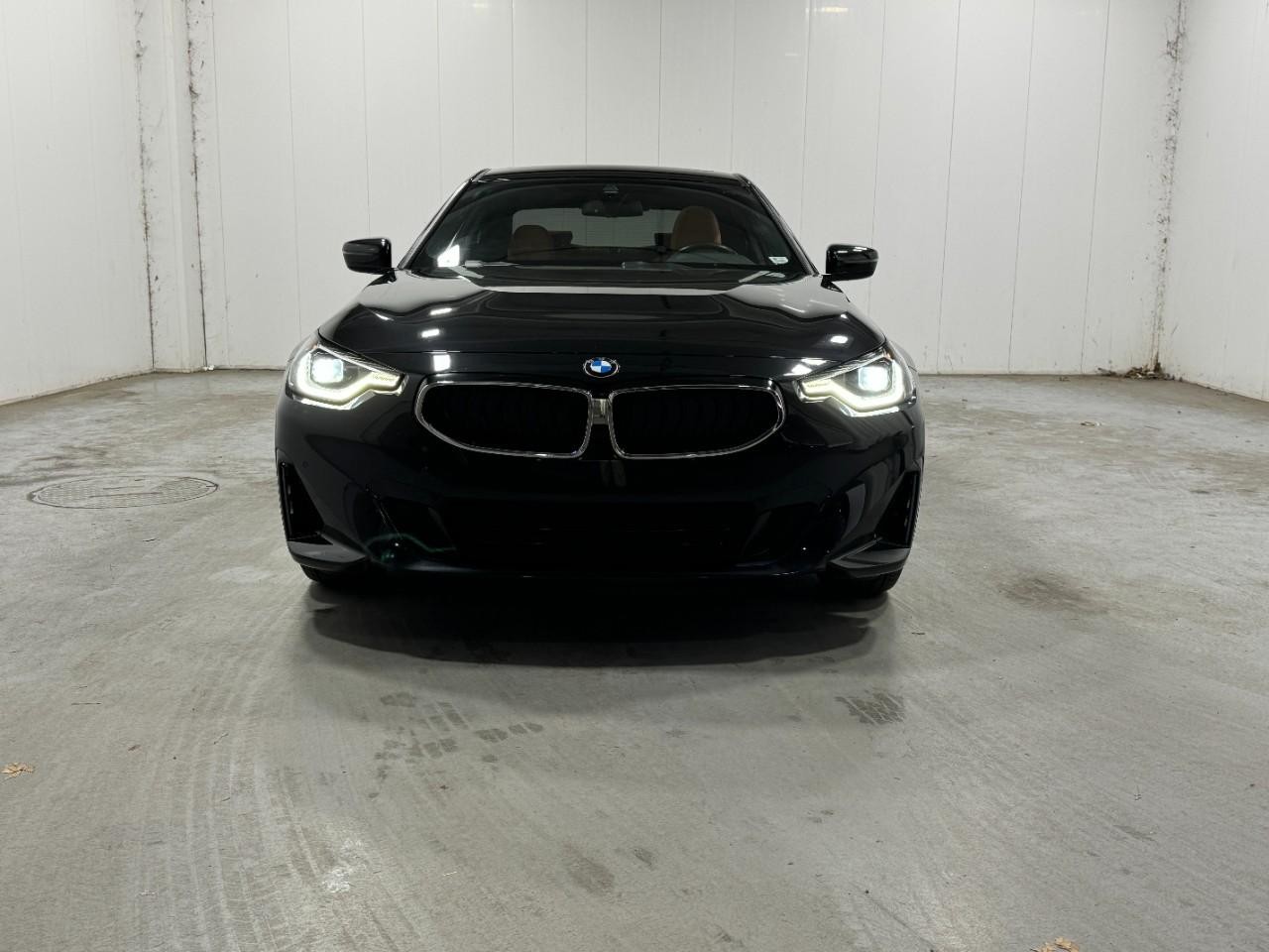 BMW 2 Series Vehicle Full-screen Gallery Image 7