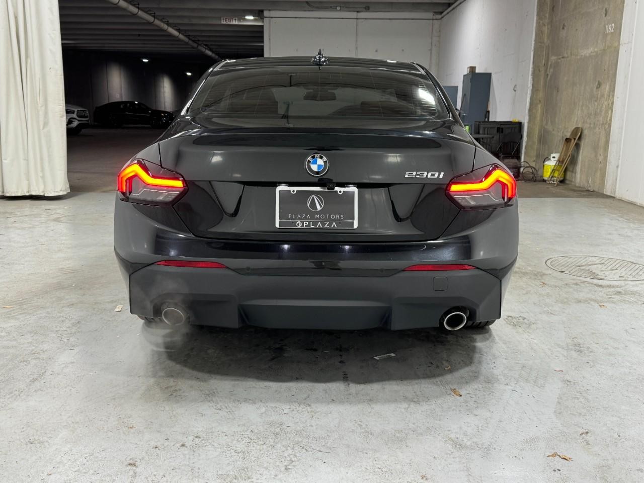 BMW 2 Series Vehicle Full-screen Gallery Image 9