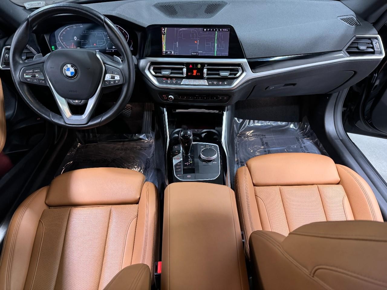 BMW 2 Series Vehicle Full-screen Gallery Image 13