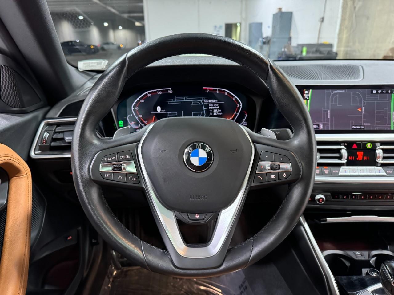 BMW 2 Series Vehicle Full-screen Gallery Image 14