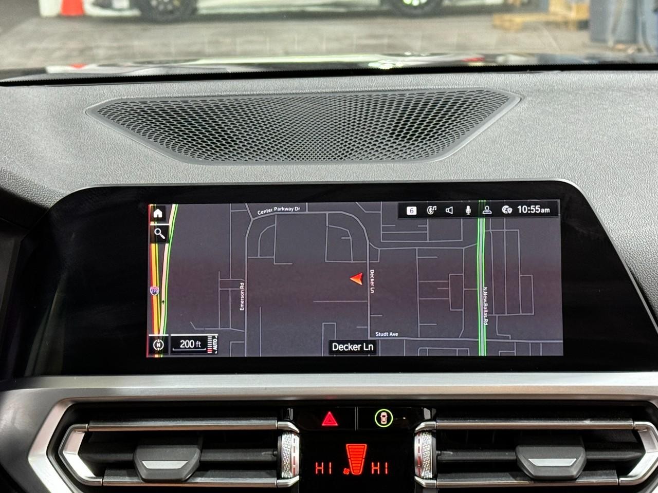 BMW 2 Series Vehicle Full-screen Gallery Image 15