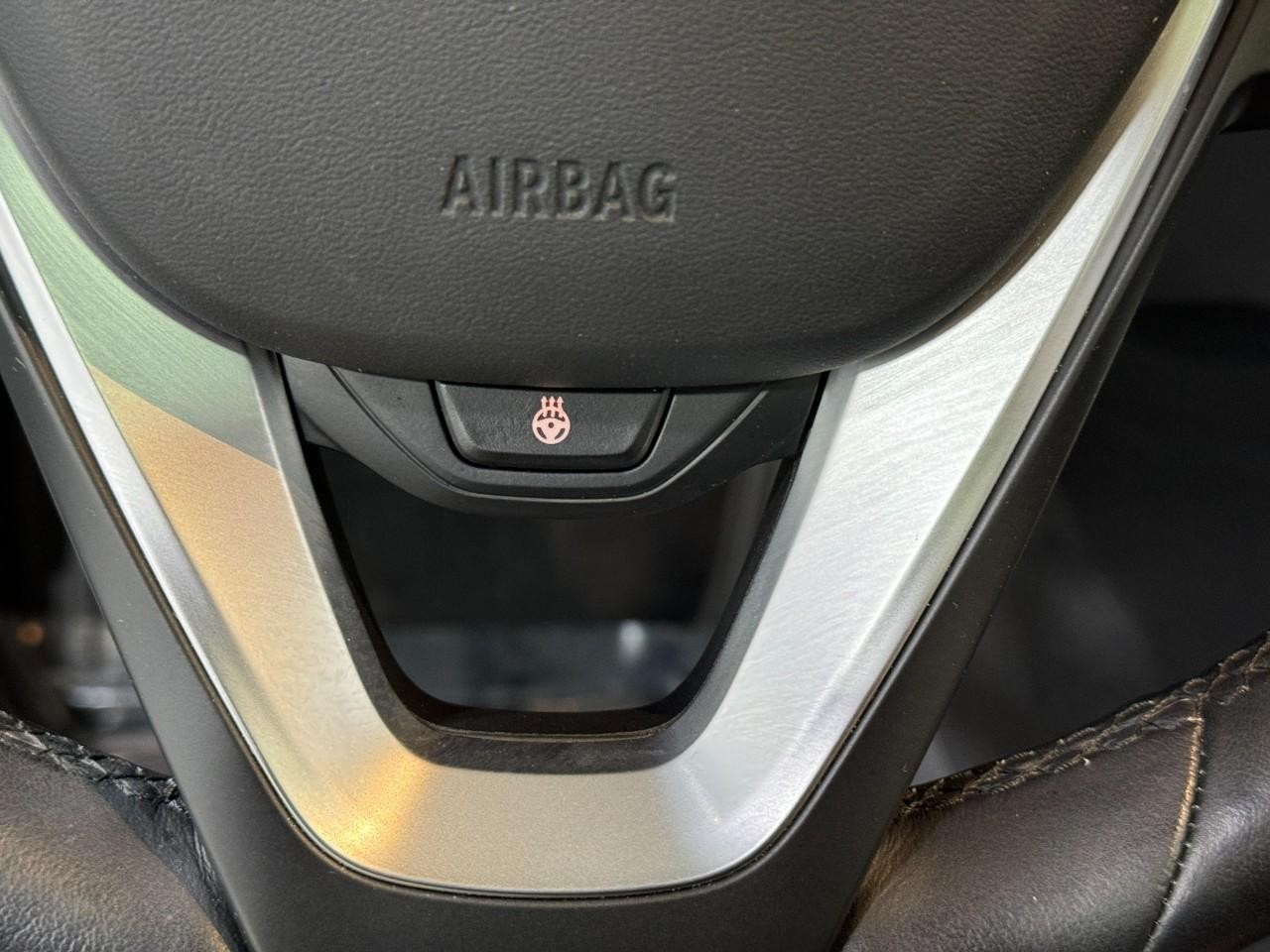 BMW 2 Series Vehicle Full-screen Gallery Image 32