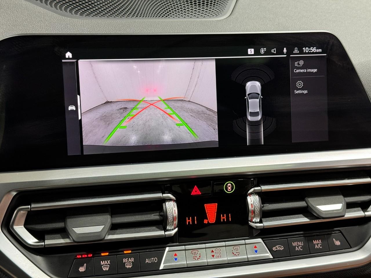 BMW 2 Series Vehicle Full-screen Gallery Image 35