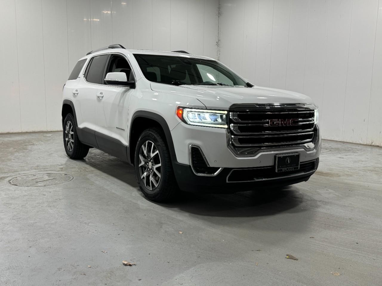 GMC Acadia Vehicle Full-screen Gallery Image 6