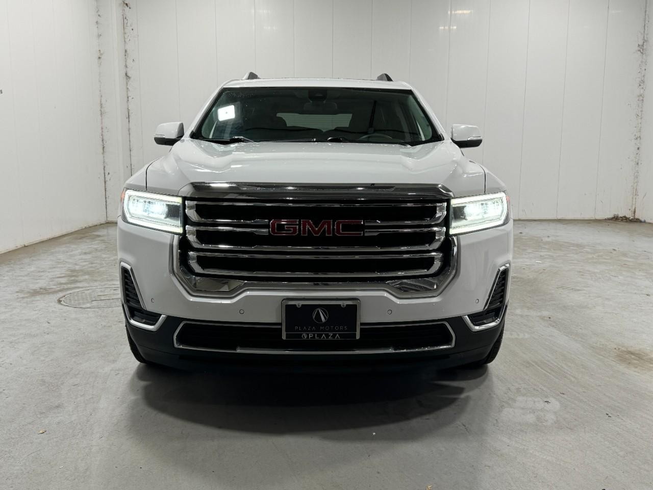 GMC Acadia Vehicle Full-screen Gallery Image 7