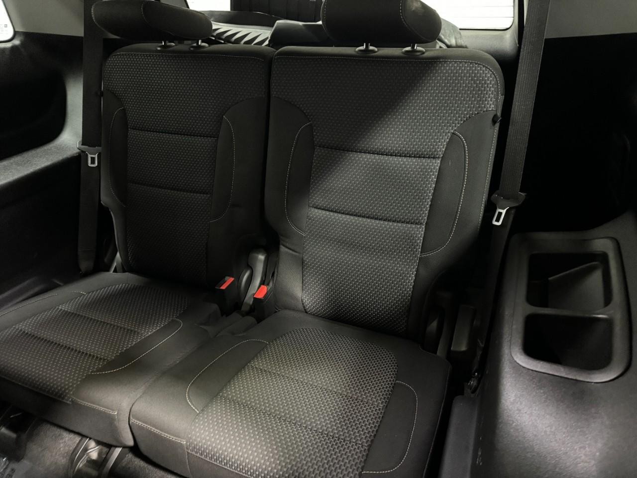 GMC Acadia Vehicle Full-screen Gallery Image 8