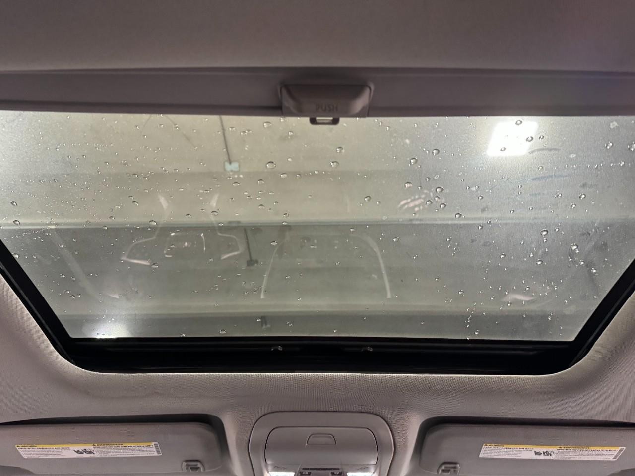 GMC Acadia Vehicle Full-screen Gallery Image 14