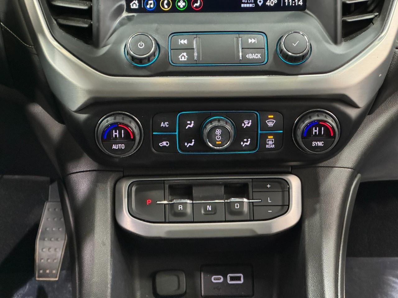 GMC Acadia Vehicle Full-screen Gallery Image 18