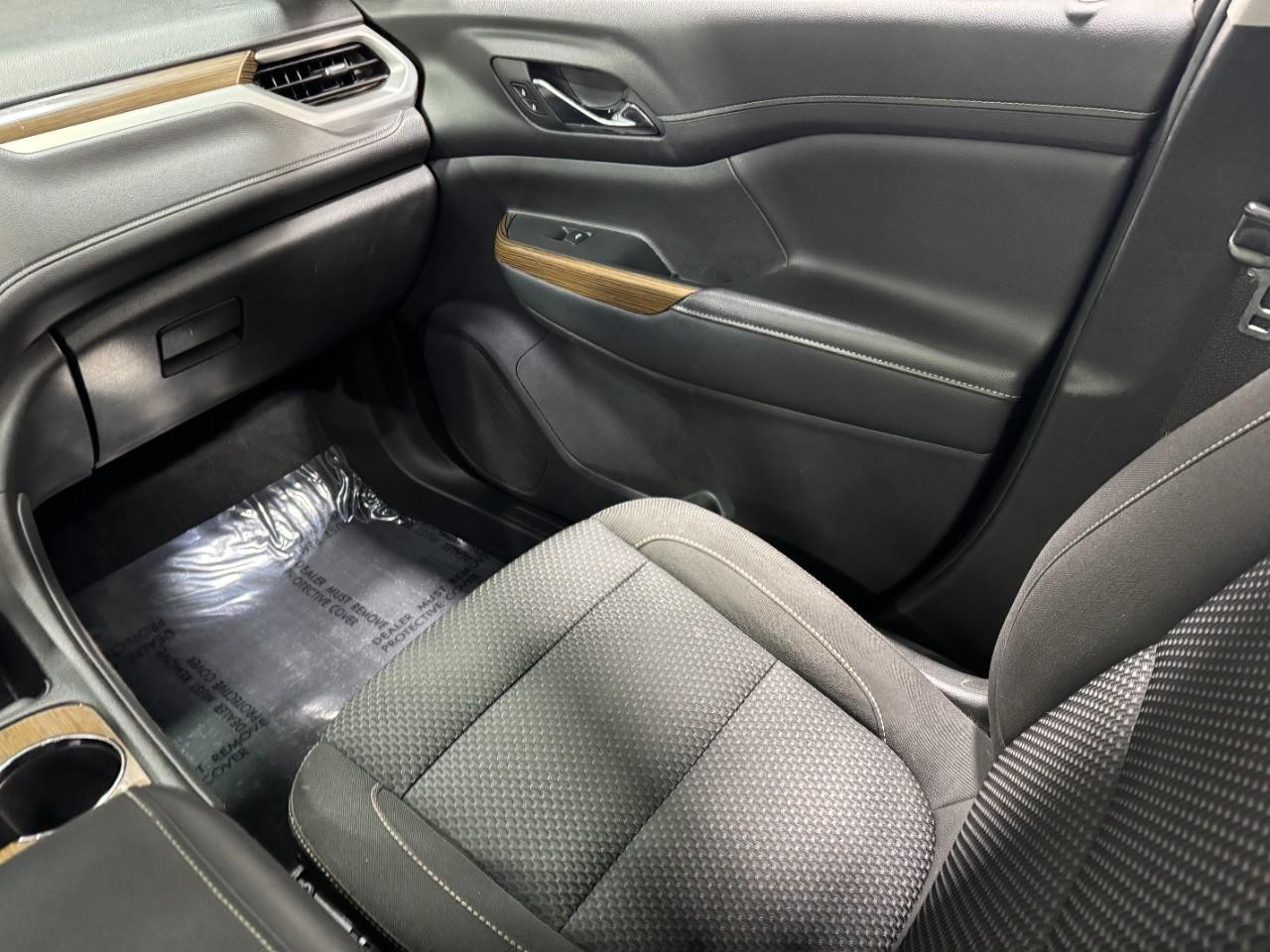 GMC Acadia Vehicle Full-screen Gallery Image 19