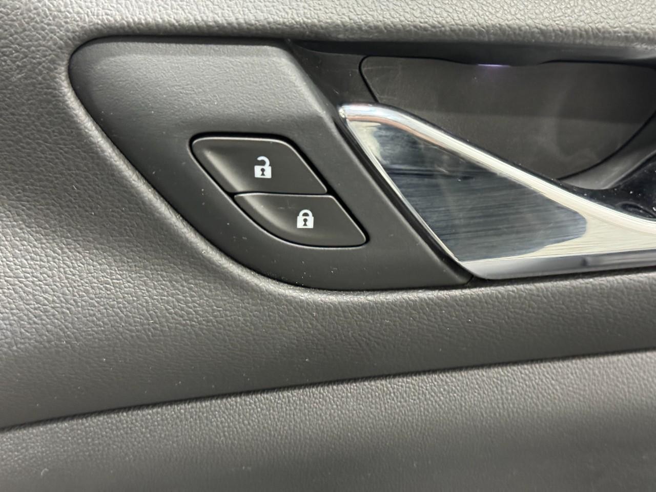 GMC Acadia Vehicle Full-screen Gallery Image 23