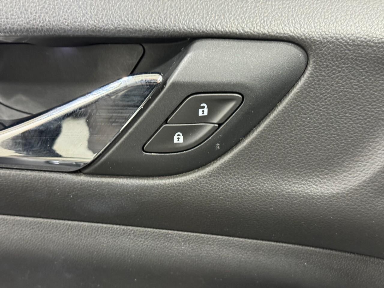 GMC Acadia Vehicle Full-screen Gallery Image 25