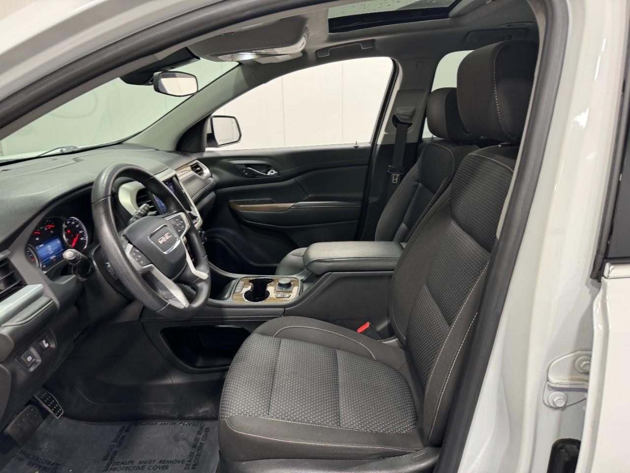 GMC Acadia Vehicle Full-screen Gallery Image 28