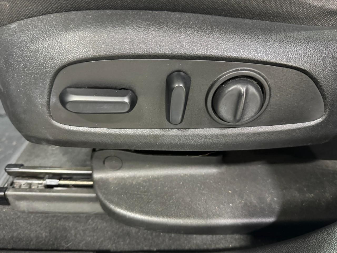 GMC Acadia Vehicle Full-screen Gallery Image 30