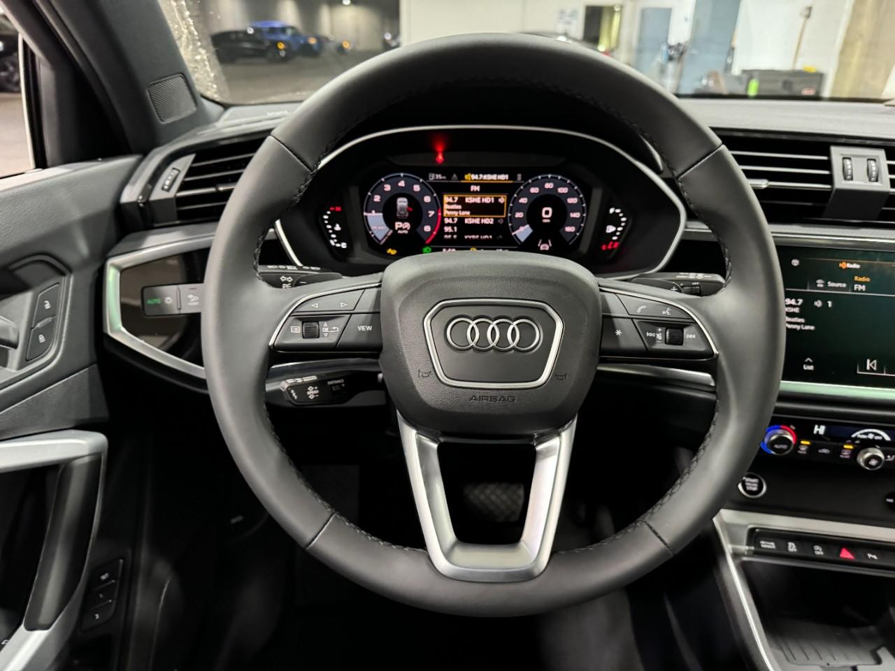 Audi Q3 Vehicle Full-screen Gallery Image 13