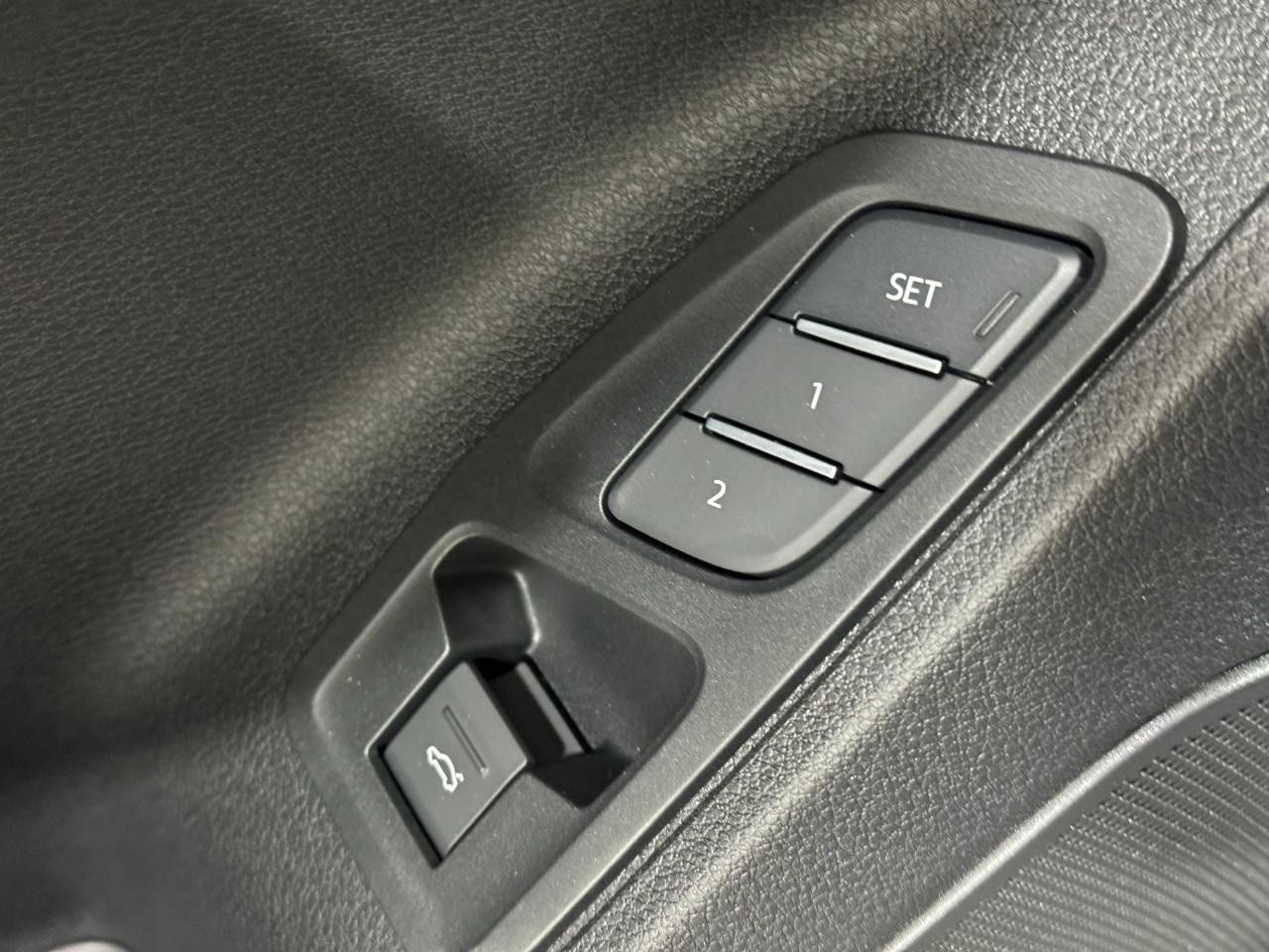 Audi Q3 Vehicle Full-screen Gallery Image 25