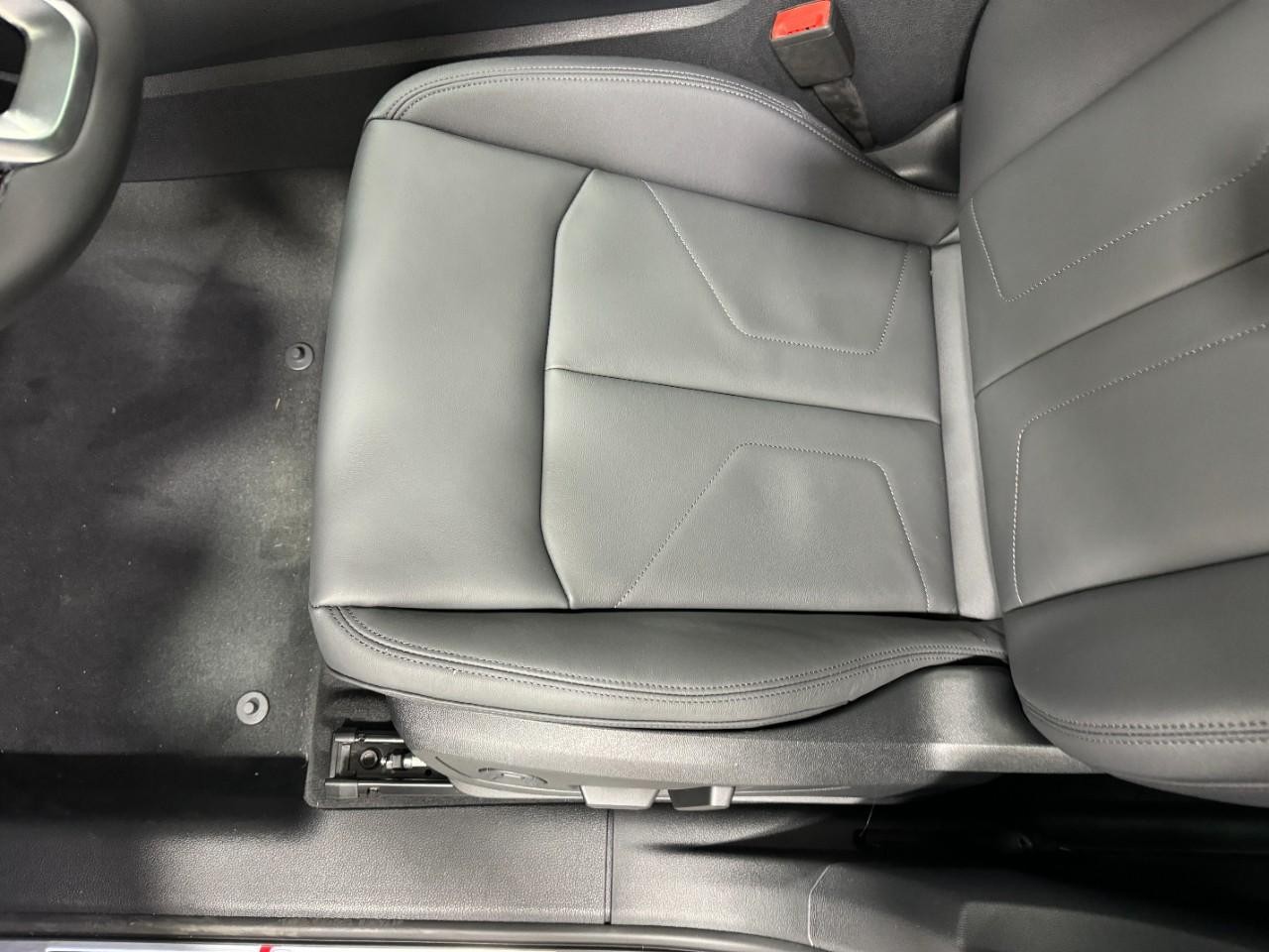 Audi Q3 Vehicle Full-screen Gallery Image 28