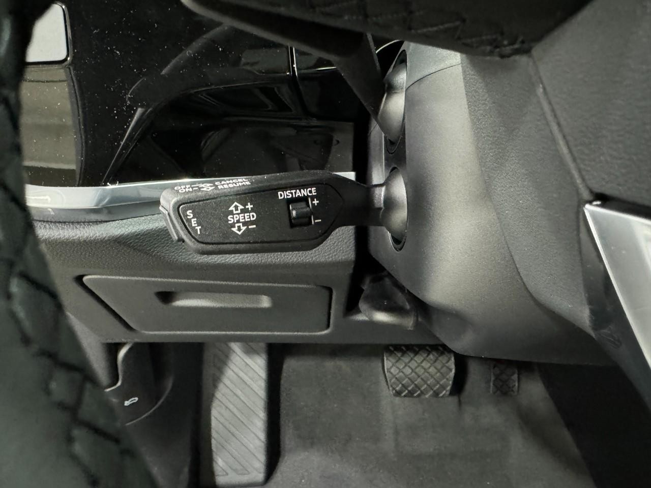 Audi Q3 Vehicle Full-screen Gallery Image 31