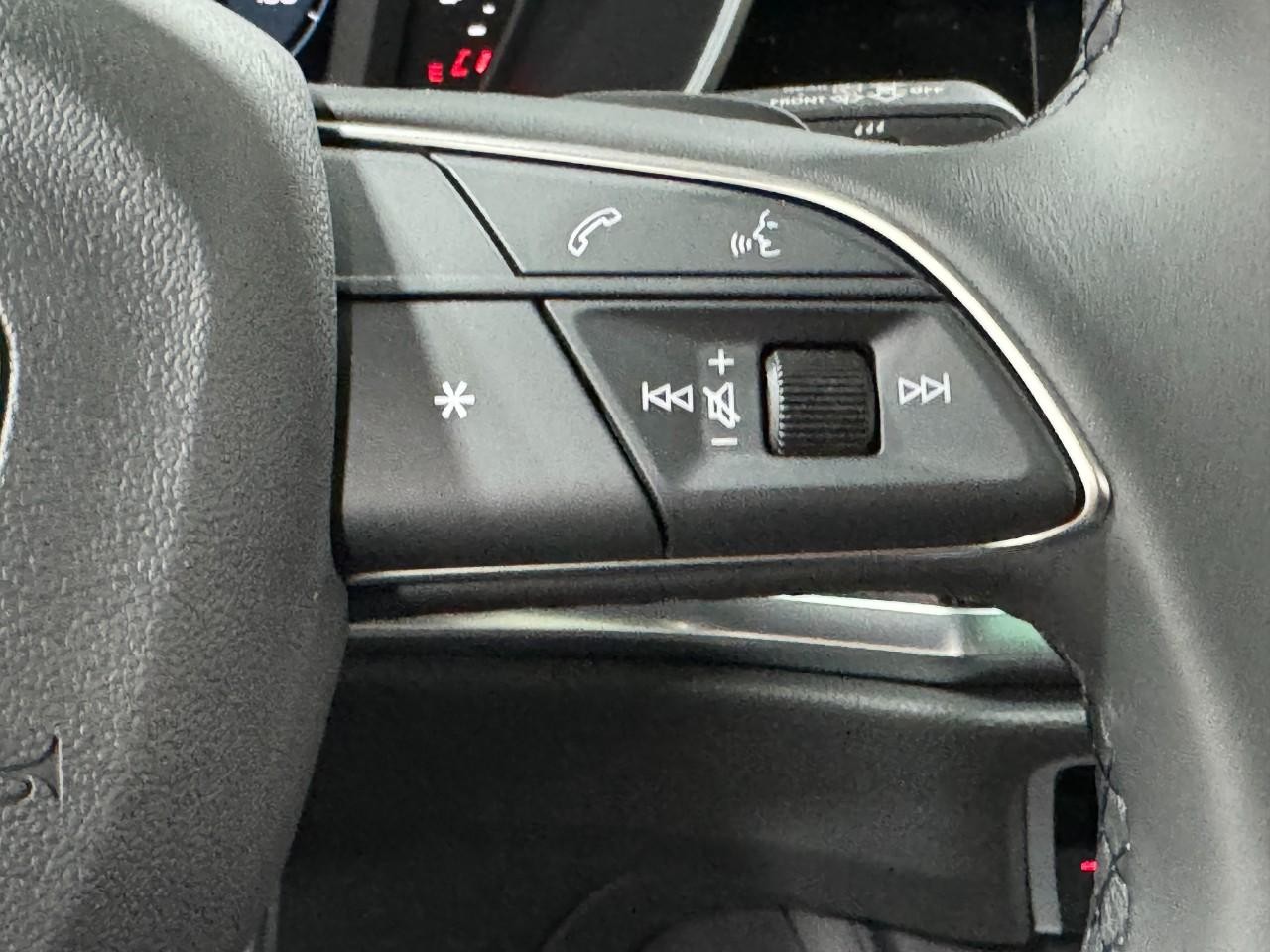 Audi Q3 Vehicle Full-screen Gallery Image 33