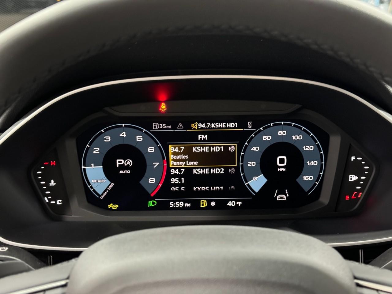 Audi Q3 Vehicle Full-screen Gallery Image 34