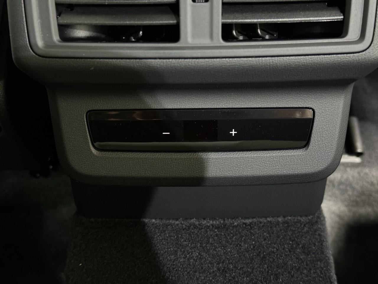 Audi Q5 Vehicle Full-screen Gallery Image 11