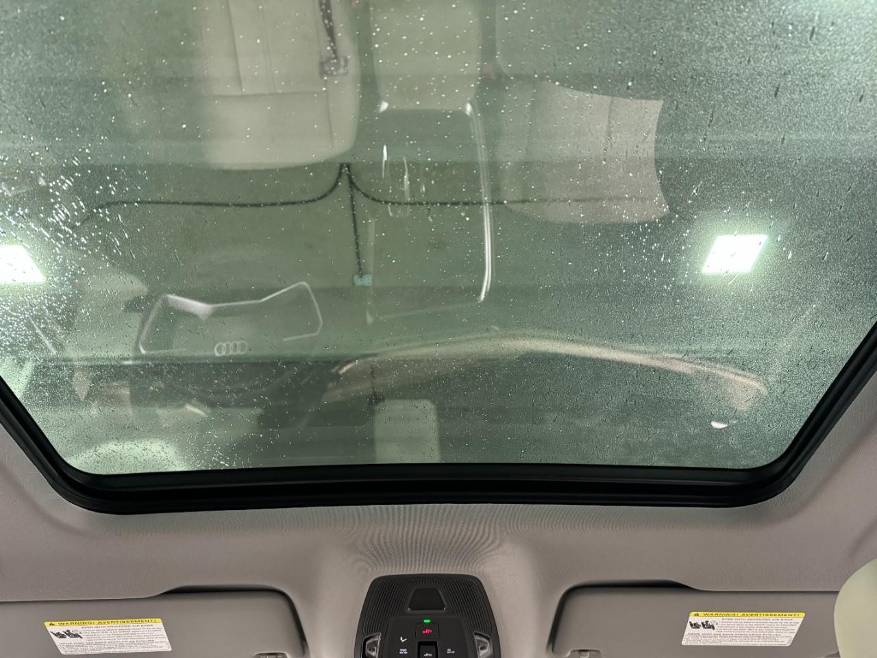 Audi Q5 Vehicle Full-screen Gallery Image 12