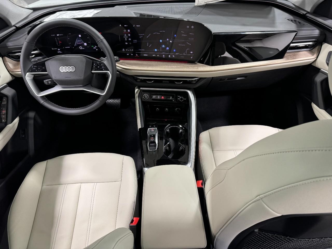 Audi Q5 Vehicle Full-screen Gallery Image 13