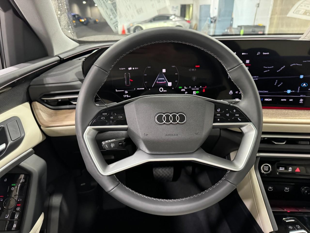 Audi Q5 Vehicle Full-screen Gallery Image 14