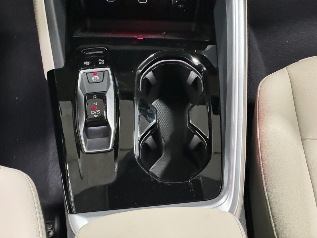 Audi Q5 Vehicle Full-screen Gallery Image 16