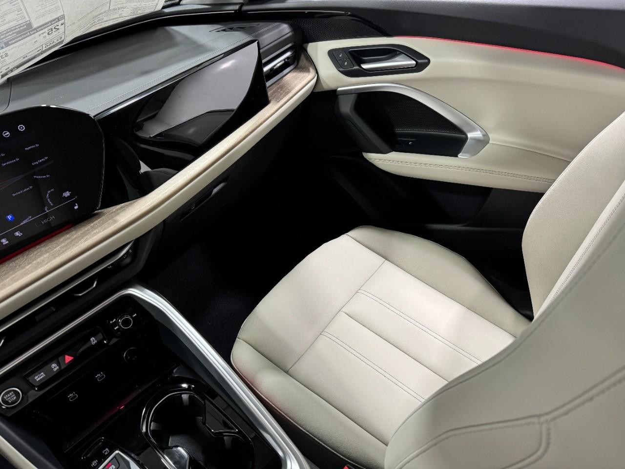 Audi Q5 Vehicle Full-screen Gallery Image 17