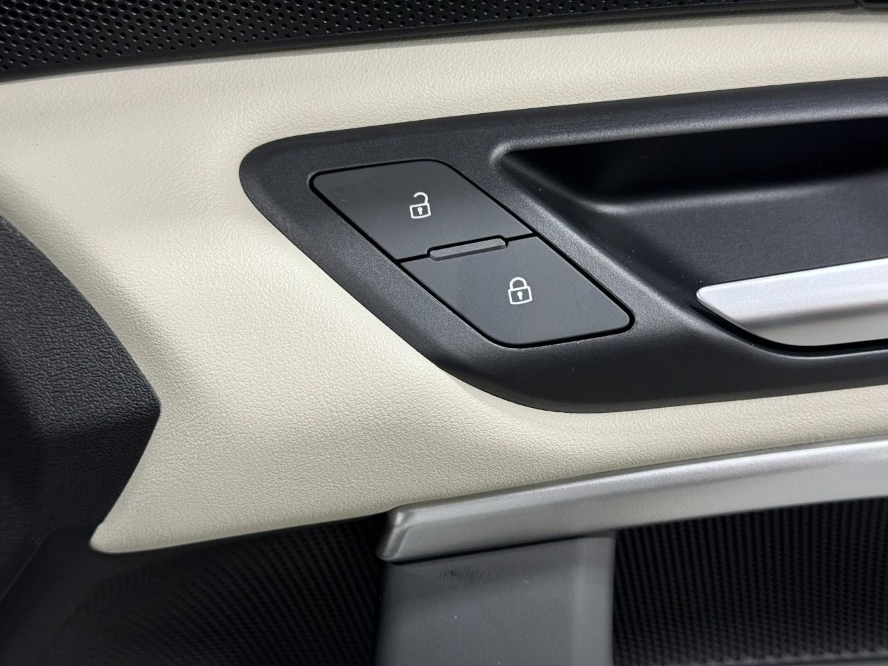 Audi Q5 Vehicle Full-screen Gallery Image 21