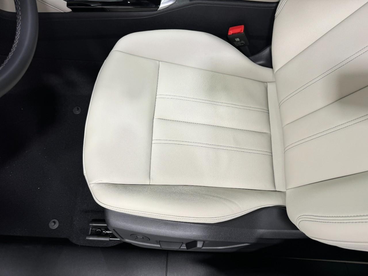 Audi Q5 Vehicle Full-screen Gallery Image 26