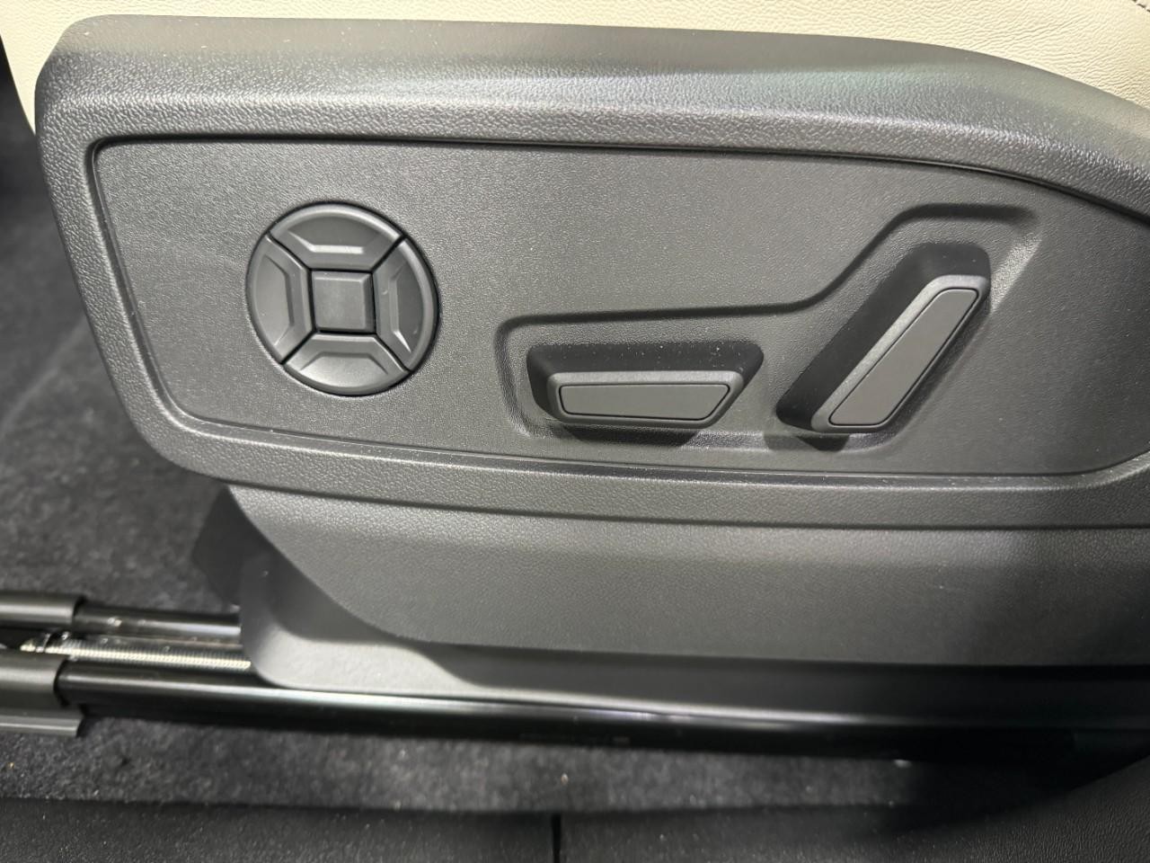 Audi Q5 Vehicle Full-screen Gallery Image 27