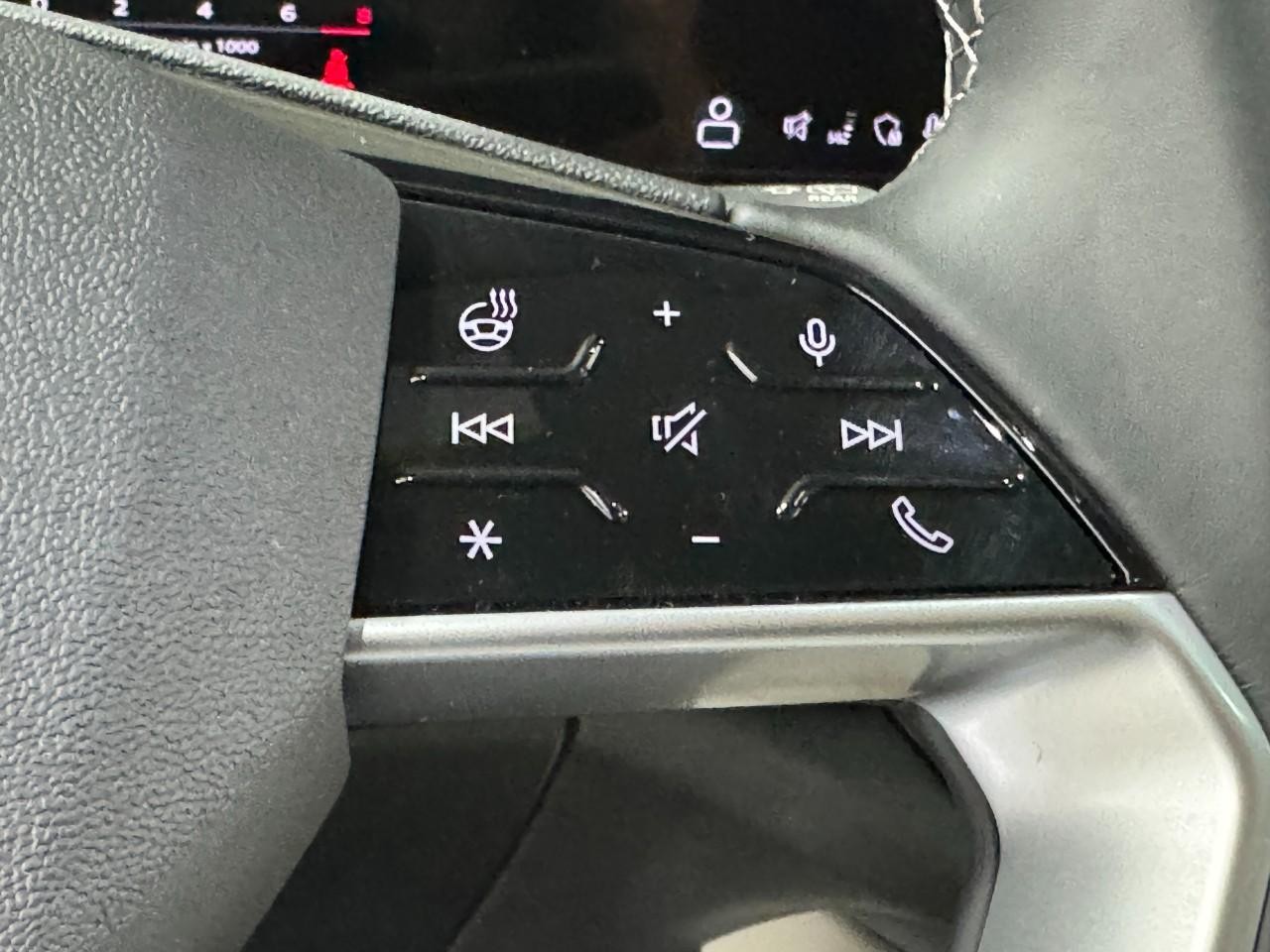 Audi Q5 Vehicle Full-screen Gallery Image 30