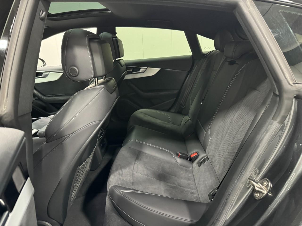 Audi A5 Sportback Vehicle Full-screen Gallery Image 08