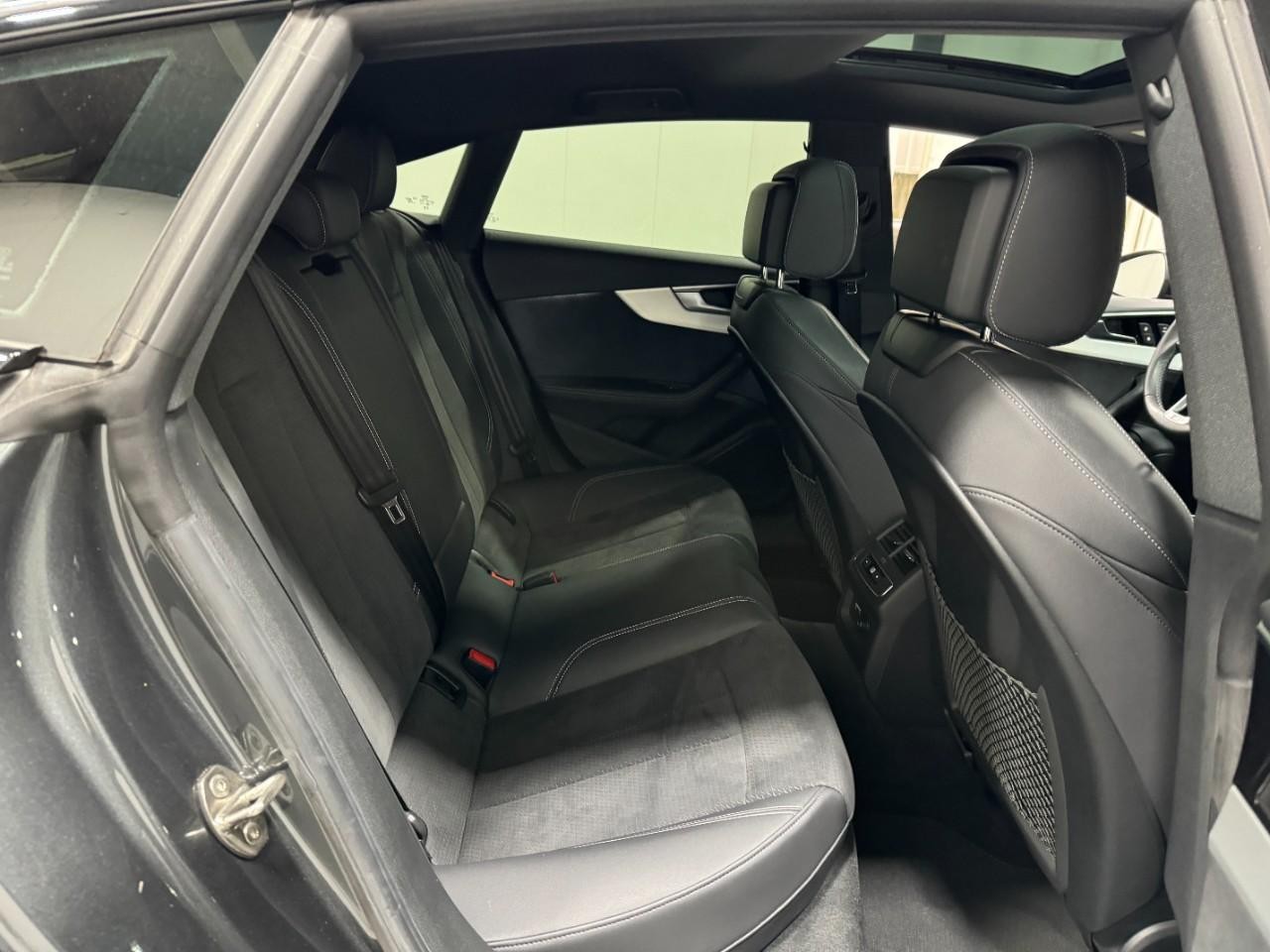 Audi A5 Sportback Vehicle Full-screen Gallery Image 10