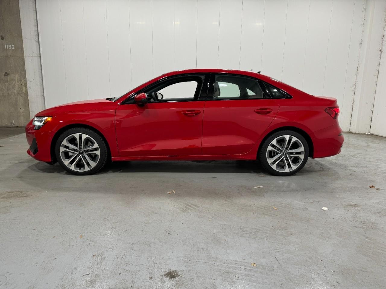 Audi A3 Vehicle Full-screen Gallery Image 2