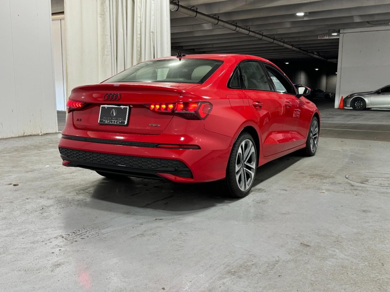 Audi A3 Vehicle Full-screen Gallery Image 4