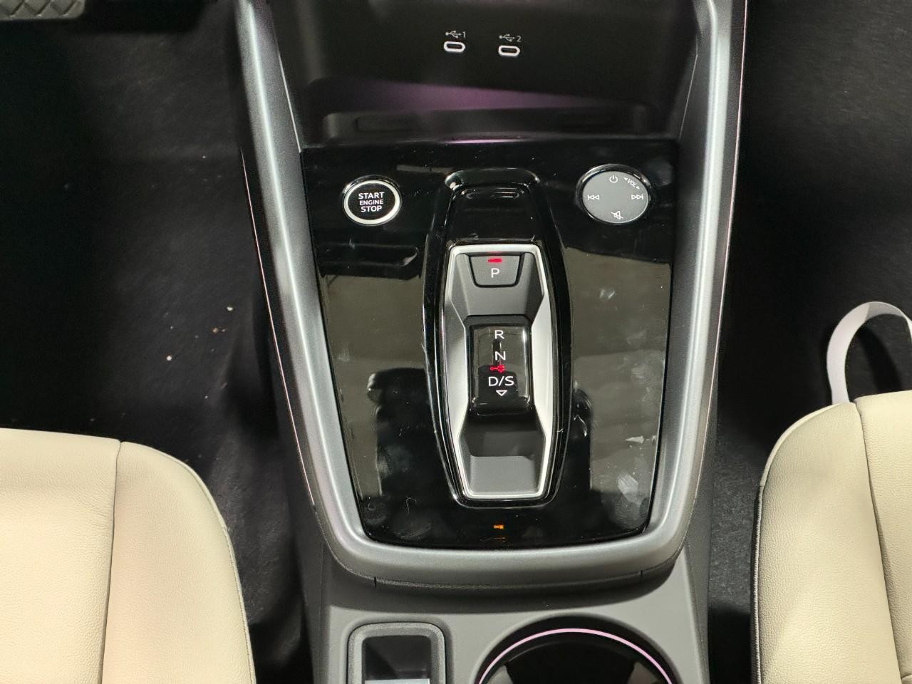 Audi A3 Vehicle Full-screen Gallery Image 15