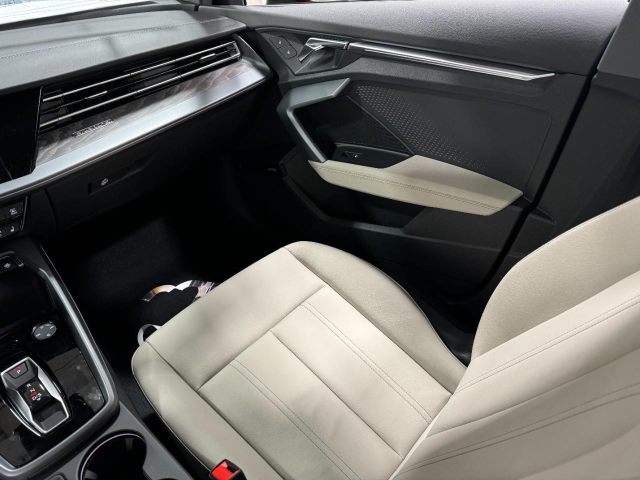 Audi A3 Vehicle Full-screen Gallery Image 16