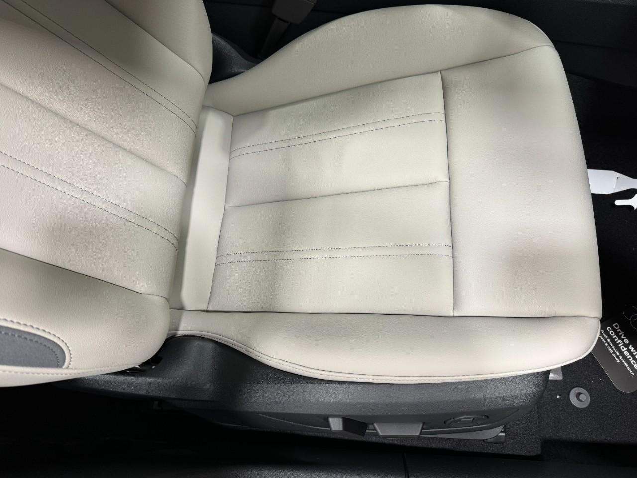 Audi A3 Vehicle Full-screen Gallery Image 18